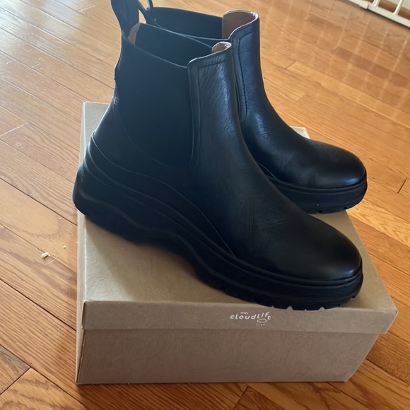 Madewell Shoes - NWT Madewell The Dani Chelsea Lugsole Boot